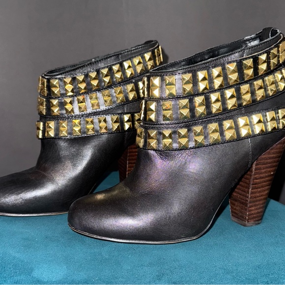 Betsy Johnson Black Leather Gold Stud Pull on Boots - Picture 6 of 7